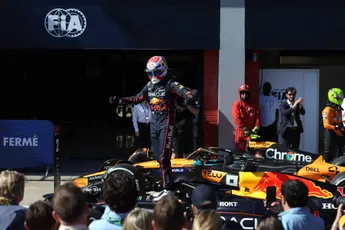 Verstappen toegezongen in Italië en zet bijzondere statistieken neer