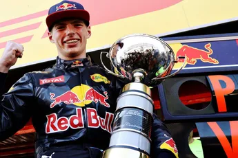Vandaag 9 jaar geleden: Max Verstappen maakt historie door te winnen bij zijn Red Bull debuut