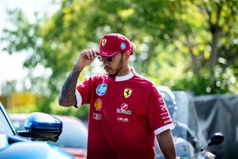 Hamilton verslagen en sprakeloos: "Dit is de ergste race die ik ooit heb gereden"