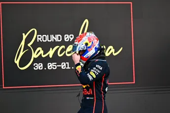 Wolff vrij rustig over het incident tussen Verstappen en Russell: "Ik moet navragen wat daar de reden voor was"