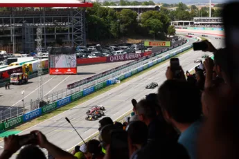Helmut Marko over actie van Verstappen: "Er was een zekere frustratie en dat uit zich in de rijstijl"