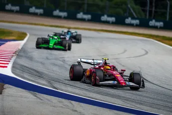 Hamilton baalt van Ferrari update: "Het was niet spectaculair"