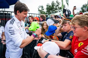 Toto Wolff geeft contact met Verstappen toe: "Het is logisch dat je onderzoekt wat een viervoudig wereldkampioen gaat doen"