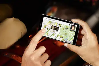 Bluboo Maya Max display can handle even the wet touch controls