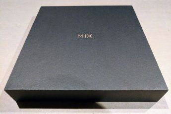 Huggo Barra gets a Xiaomi Mi Mix 2 a day before its unveiling