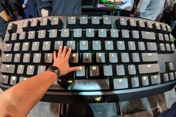 Razer Displays Giant Keyboard At CES