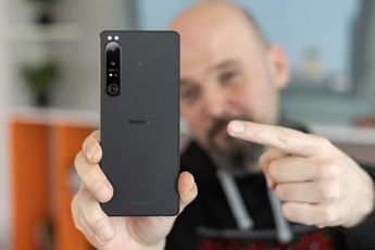 Sony Xperia 1 IV highlights: uses a real optical zoom camera