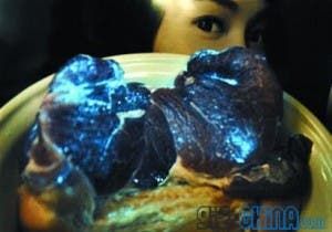 Blue Glowing ‘Avatar’ Pork Found In Shanghai!