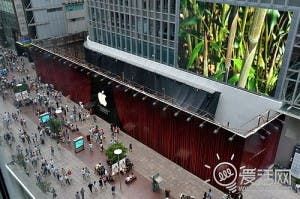 China's 5 Story Apple Store Opening Soon