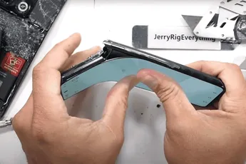 OnePlus 10T bending disaster calls the company's attention