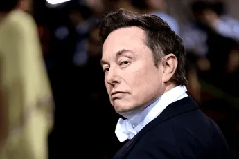 Elon Musk fires several Twitter executives