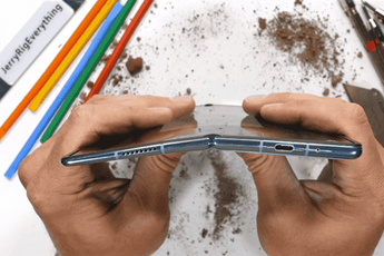 Huawei Mate X2 Durability Test: You Can't Bend It!