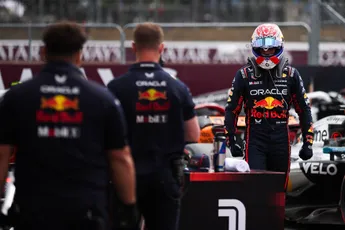 Max Verstappen haalt uit naar Red Bull-werknemers na pole: 'Er lopen bij ons een paar rond...'