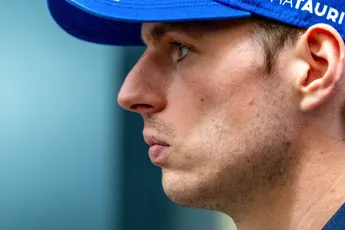 Max Verstappen baart opzien met opvallend bericht over titelstrijd met McLaren