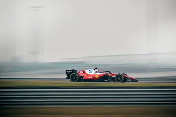 Ferrari verrast en komt tóch in actie in april