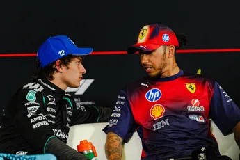 Lewis Hamilton kan Kimi Antonelli niet geloven: 'Dat is belachelijk!'