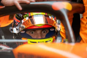 Grap van McLaren-coureur zorgt voor ongemakkelijk moment in China