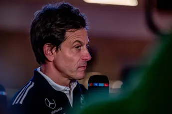Toto Wolff ontvangt stevige kritiek na opvallend gedrag tijdens GP China