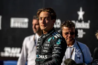 George Russell verrast en gaat volledig achter Max Verstappen staan