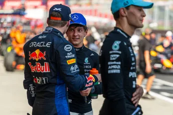 Bizarre ruildeal voorgesteld: Toto Wolff verkoopt Kimi Antonelli aan Ferrari en krijgt Max Verstappen gratis