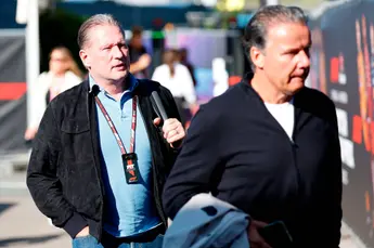 Bom binnen Red Bull dreigt te barsten: Jos Verstappen en Raymond Vermeulen trekken Laurent Mekies aan de mouw