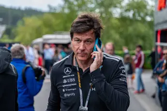 Toto Wolff spreekt George Russell stevig aan nadat hij kritiek levert op Mercedes