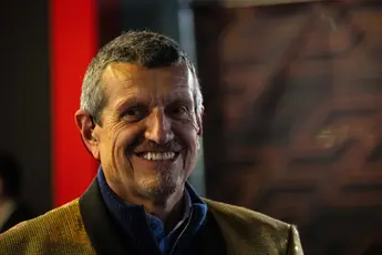 Red Bull ontvangt applaus van Günther Steiner na kapen van belangrijk Mercedes-teamlid
