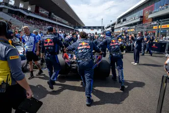 Max Verstappen ontvangt vanuit Mercedes én McLaren een waarschuwing