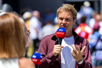 Nico Rosberg maakt Madring-ambassadeur Carlos Sainz met de grond gelijk na oersaaie GP Spanje