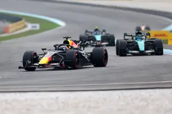 Helmut Marko heeft geweldig nieuws voor Max Verstappen over V8-motoren in de F1