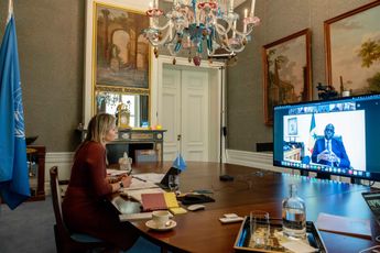 Koningin Máxima betrapt op online shoppen tijdens videocall
