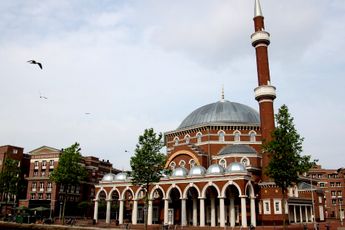 Frankrijk sluit mogelijk 76 extremistische moskeeën