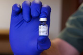 Amerikaanse geneesmiddelenagentschap waarschuwt: risico op hartontsteking na vaccinatie Moderna en Pfizer