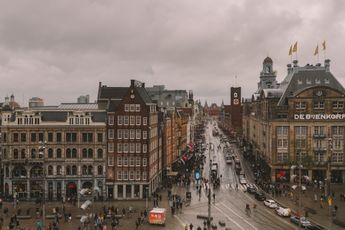 Amsterdam wil buitenlandse toeristen uit coffeeshops weren, zorgt voor te veel overlast