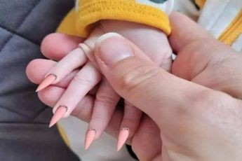 Het internet staat op zijn kop na de oproep van deze vrouw: 'Ik kan de nagels van jouw kind doen'