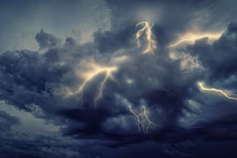 KNMI waarschuwt met code geel: dinsdagmiddag in hele land onweer