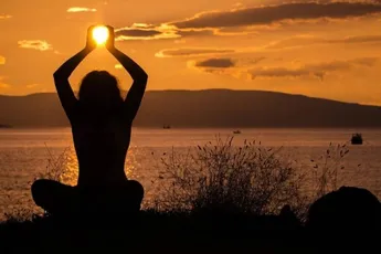 Yogadocent: 'Yoga is effectiever bij warme temperaturen'