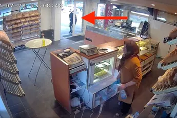 Fatima uit Deventer slaat met theedoek overvaller haar bakkerij uit