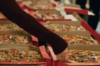 /nieuws/pizzabakker-dominos-vertrekt-uit-italie-lokale-pizzerias-winnen-de-strijd