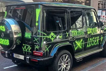 Bekladde Mercedes G-Klasse was marketingstunt van zangeres
