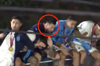 Lionel Messi bijna omgekomen bij bus-ongeluk na aankomst Argentinië