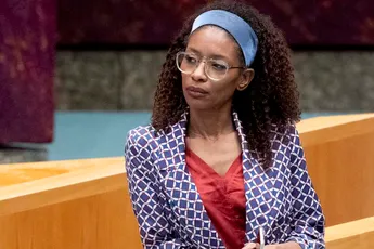 Roland Kahn zegt te zijn overvallen door zoon Sylvana Simons