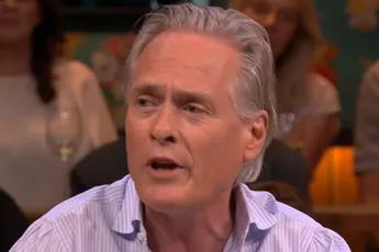 Woeste Jort Kelder beschuldigt presentator van affaire op live tv