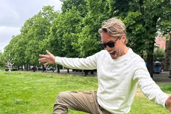 Gekkie Bas Smit gaat té ver voor aandacht (beelden)