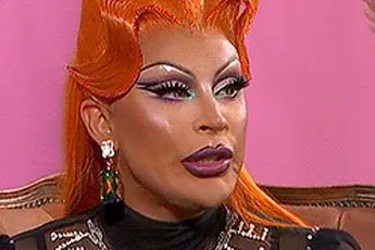 /show-tel/dragqueen-envy-peru-in-elkaar-getrapt-en-bedreigd-met-wapen-haat-moet-stoppen