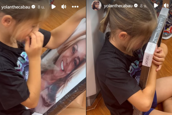 Zoontje Yolanthe in tranen bij zien foto overleden moeder Wesley Sneijder