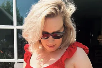 Hoogzwangere Eva Jinek deelt foto van babybuik