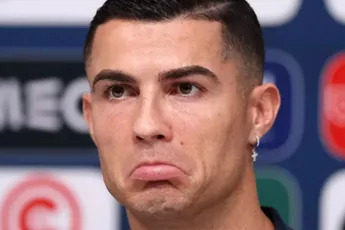 Christiano Ronaldo riskeert 99 zweepslagen: 'Vrouw gekust in Iran'