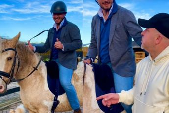 Goud beeldmateriaal: Andy van der Meijde leert Thierry Baudet paardrijden