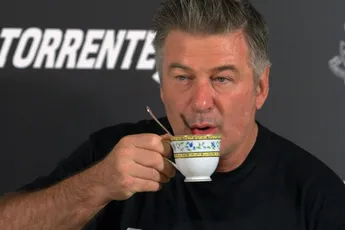 Alec Baldwin vervolgd voor dood door schuld na neerschieten cameravrouw